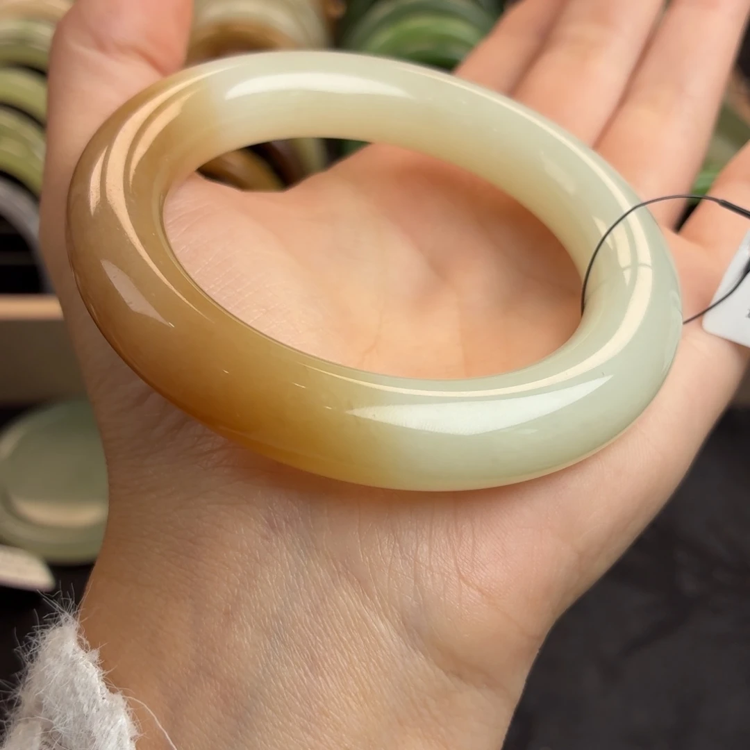 和田玉未镶嵌手镯54.4糖白胖圆大漏！