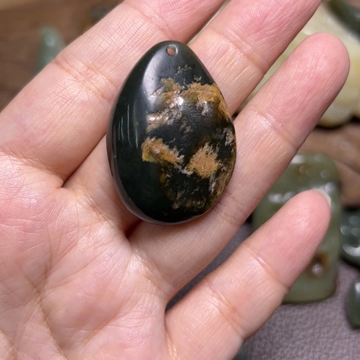 岫岩河磨玉（透闪石质玉）未镶嵌颈饰