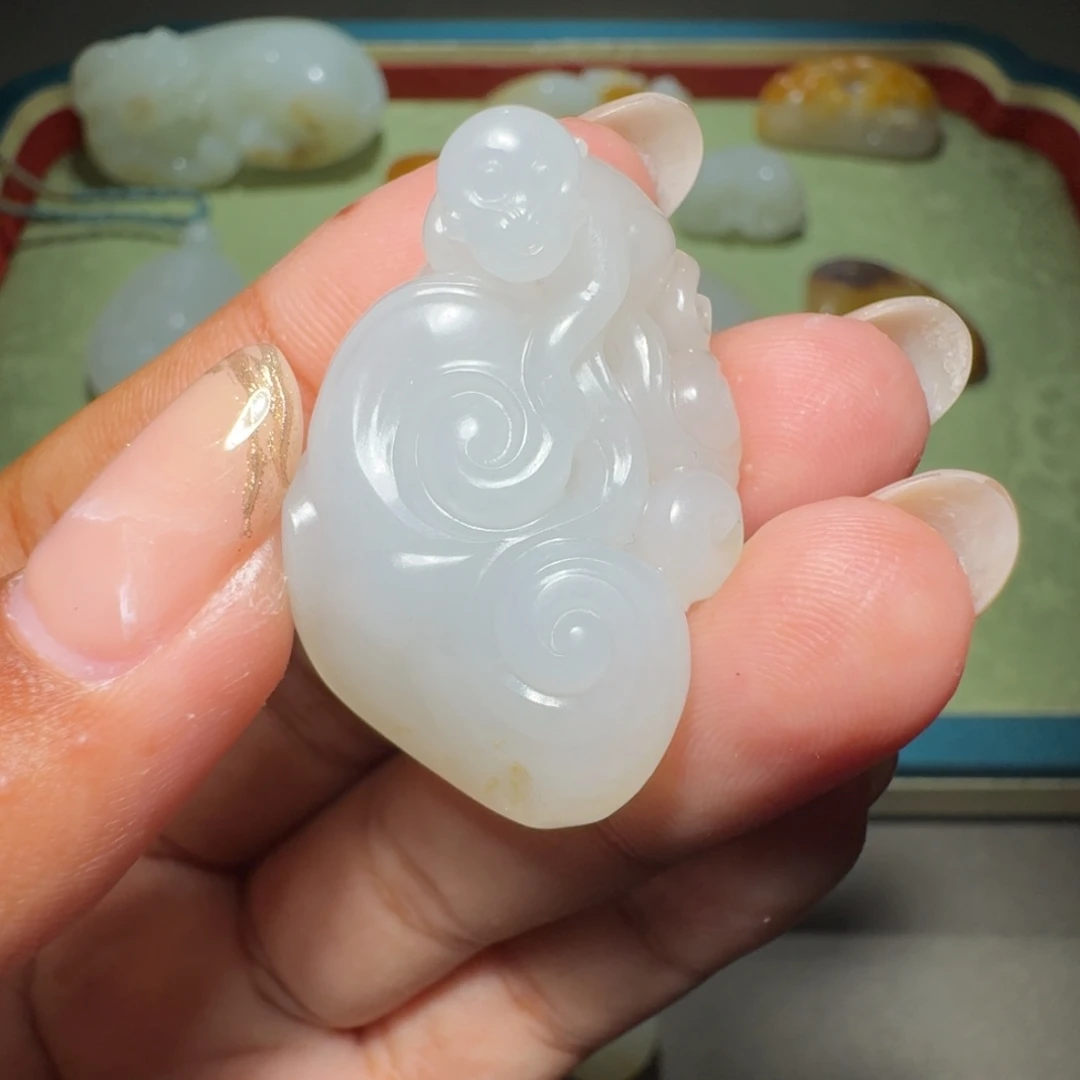 钱***多和田玉未镶嵌颈饰