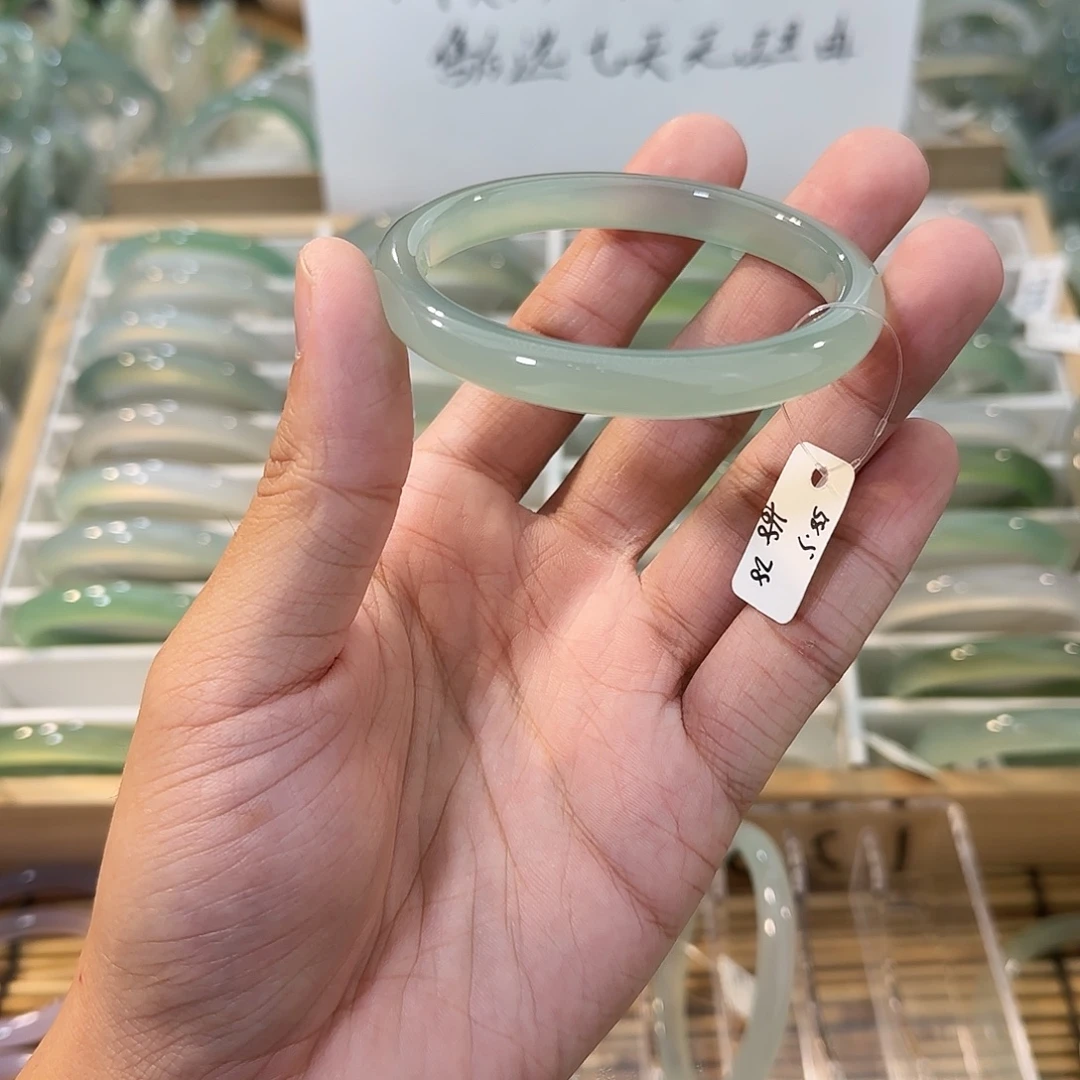 玛瑙/玉髓未镶嵌手镯圈口58.5