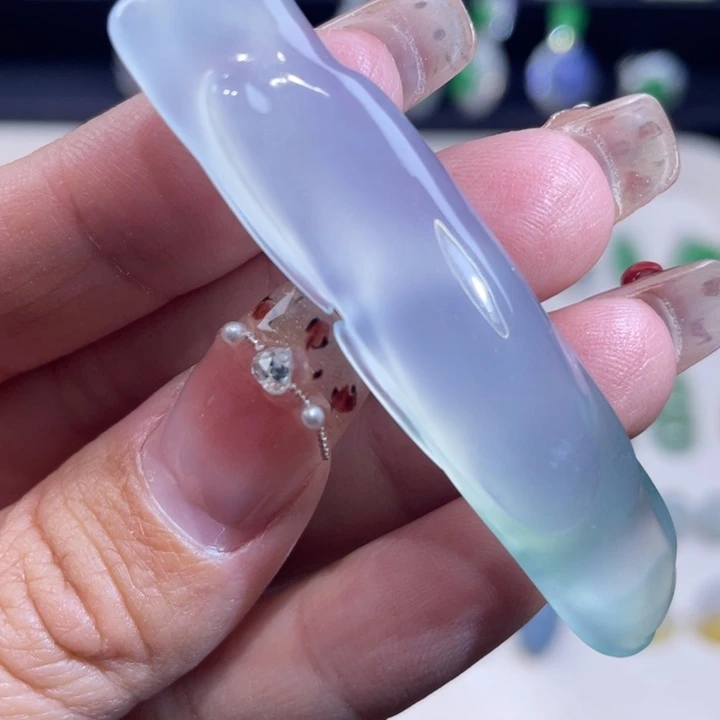 翡翠未镶嵌颈饰随行