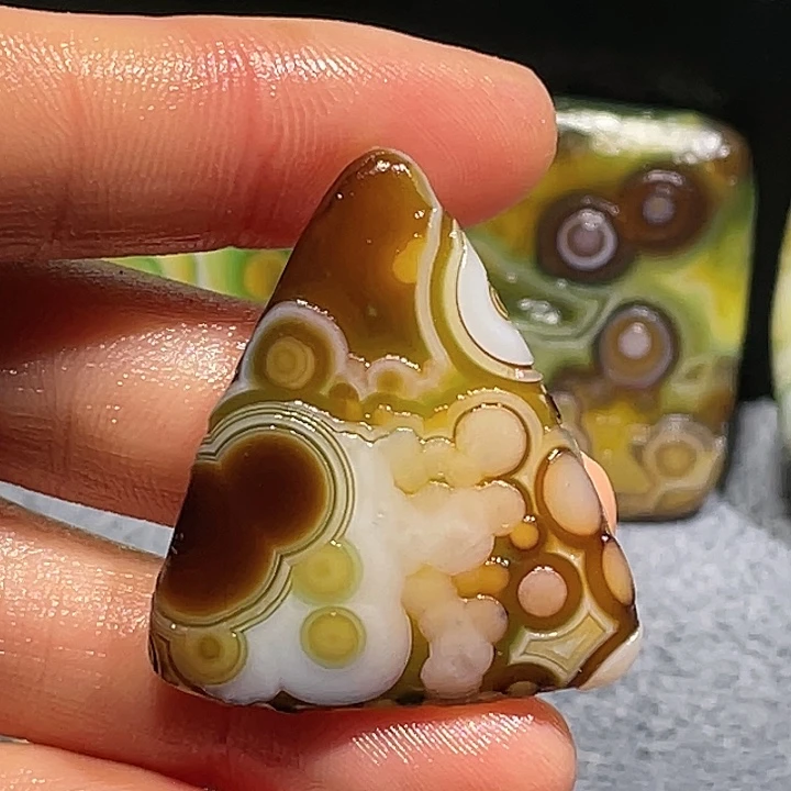 玛瑙/玉髓未镶嵌珠宝奇石