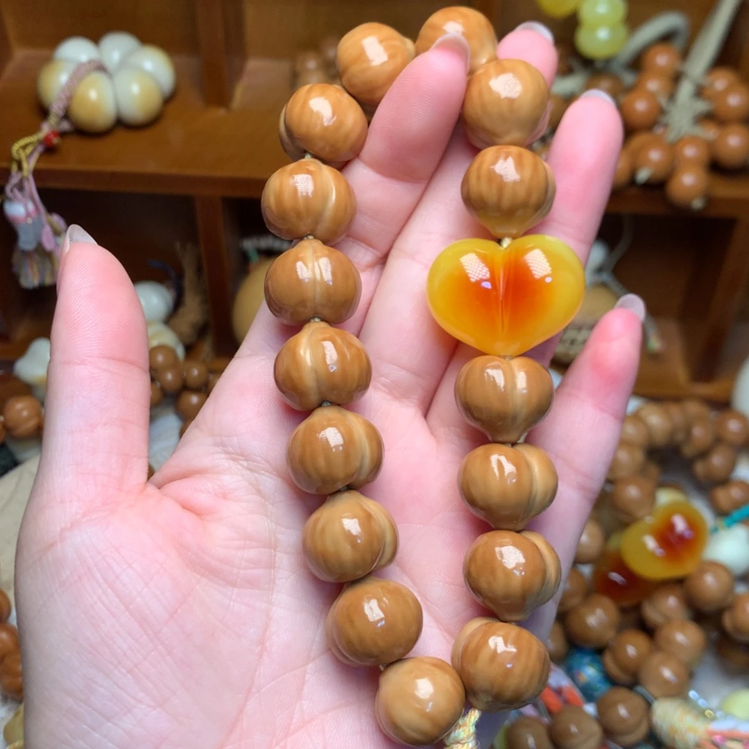 猴头核桃吊坠二代屁桃手持爱心