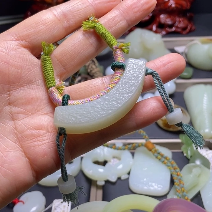 能***耐和田玉未镶嵌挂件