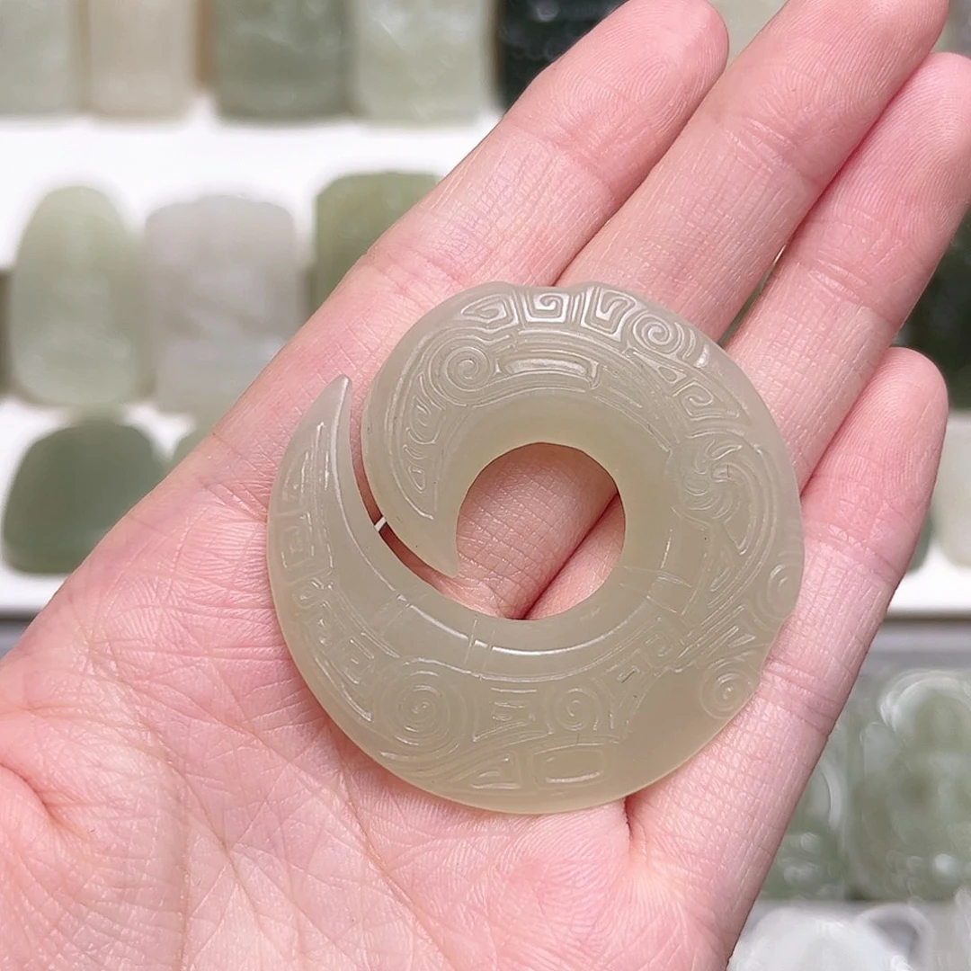 和田玉颈饰未镶嵌三***爸