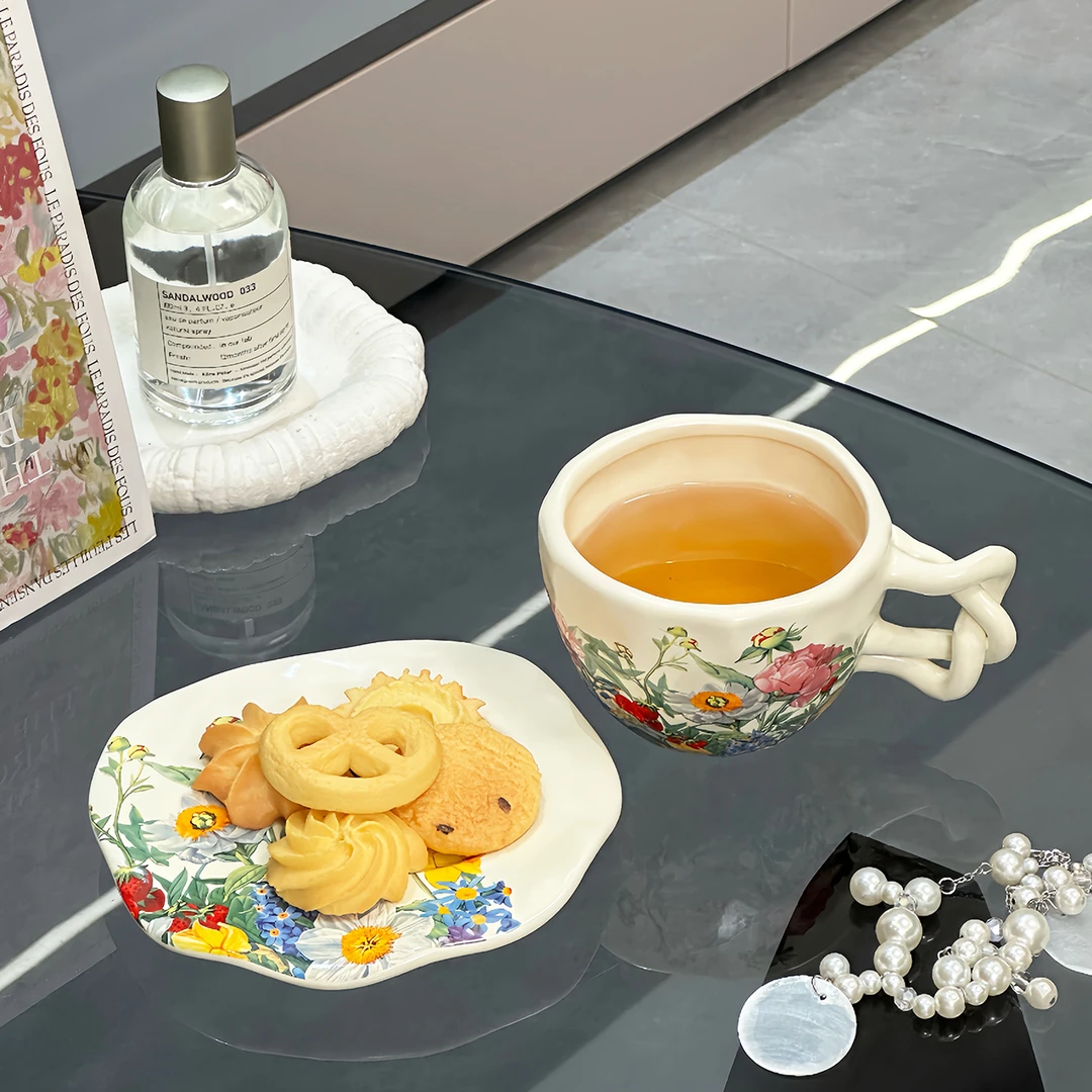 高档情侣带盖咖啡杯家用创意欧式对杯杯碟精致伴手礼复古礼盒装