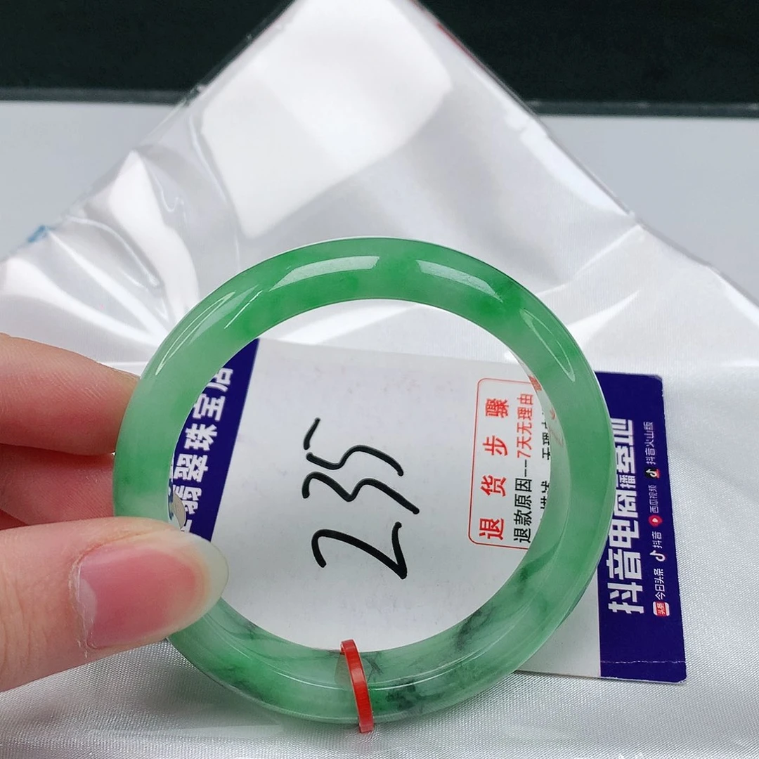 翡翠手镯未镶嵌翡翠