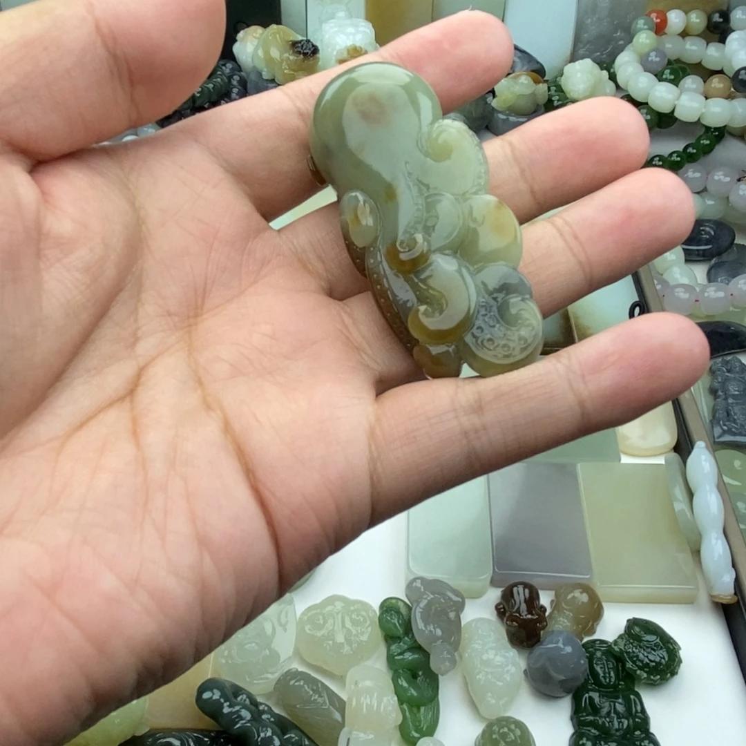 现***寞颈饰未镶嵌和田玉