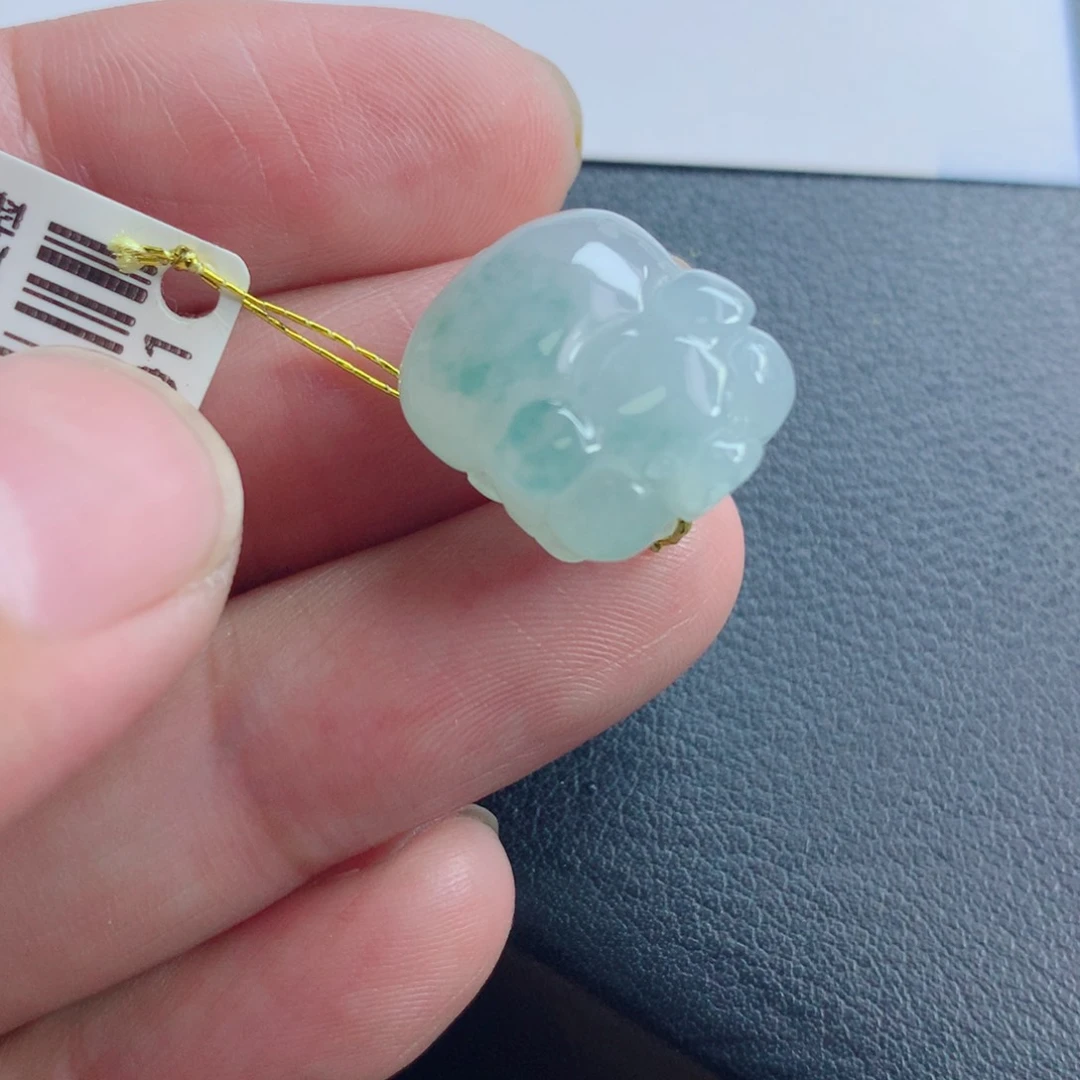 翡翠未镶嵌颈饰猪