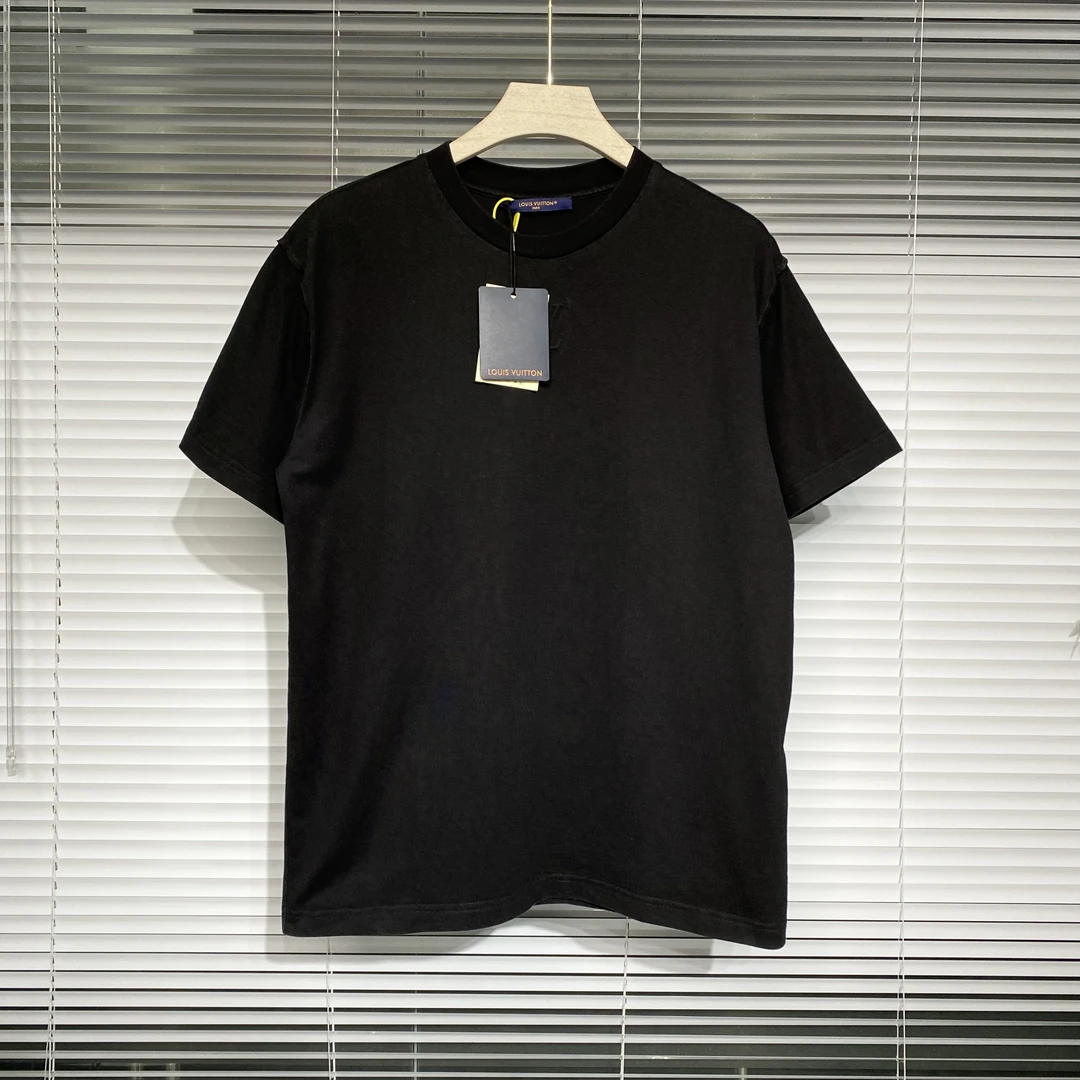 99新 LouisVuitton/路易威登 25新款 暗纹浮雕logo 短袖 M码 a311