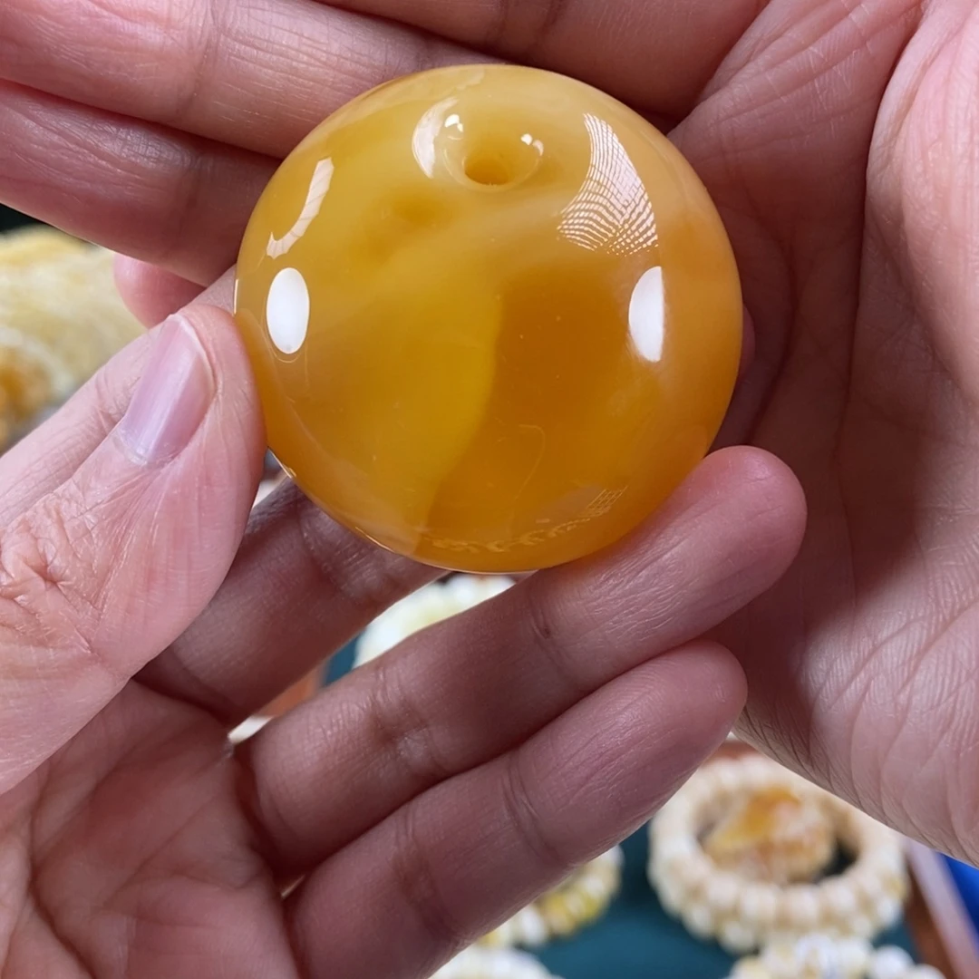 琥珀未镶嵌珠宝奇石30.7鸡油红公主扣