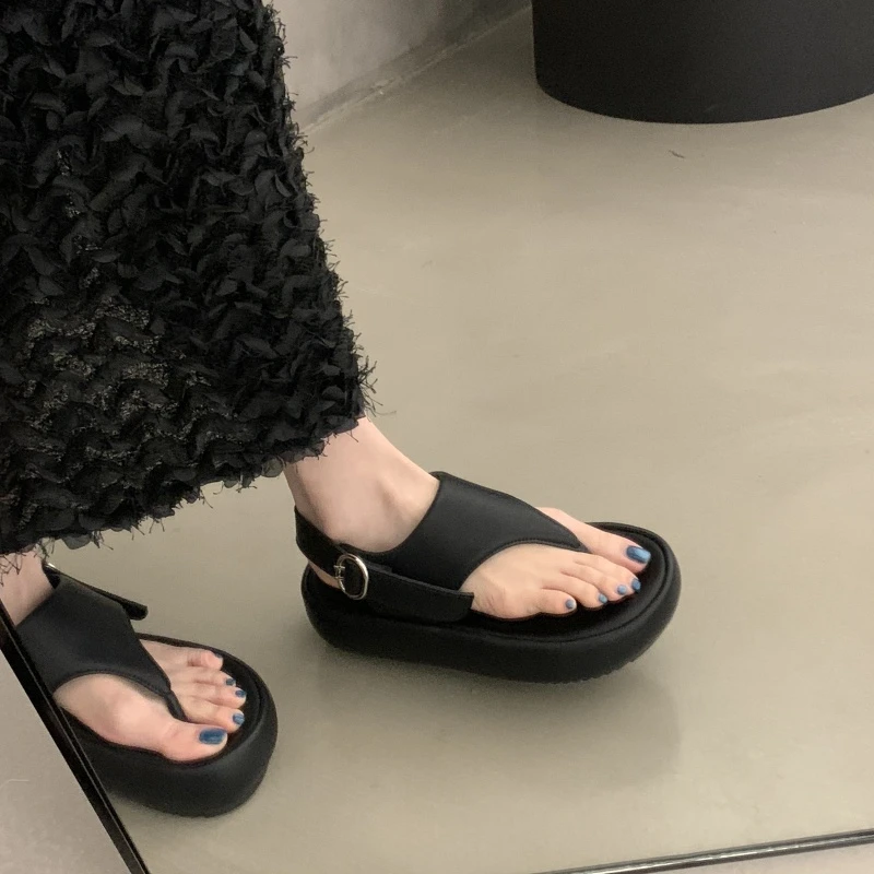 厚底夹趾凉鞋女夏外穿2025新款时尚百搭复古增高配裙子绝美罗马鞋