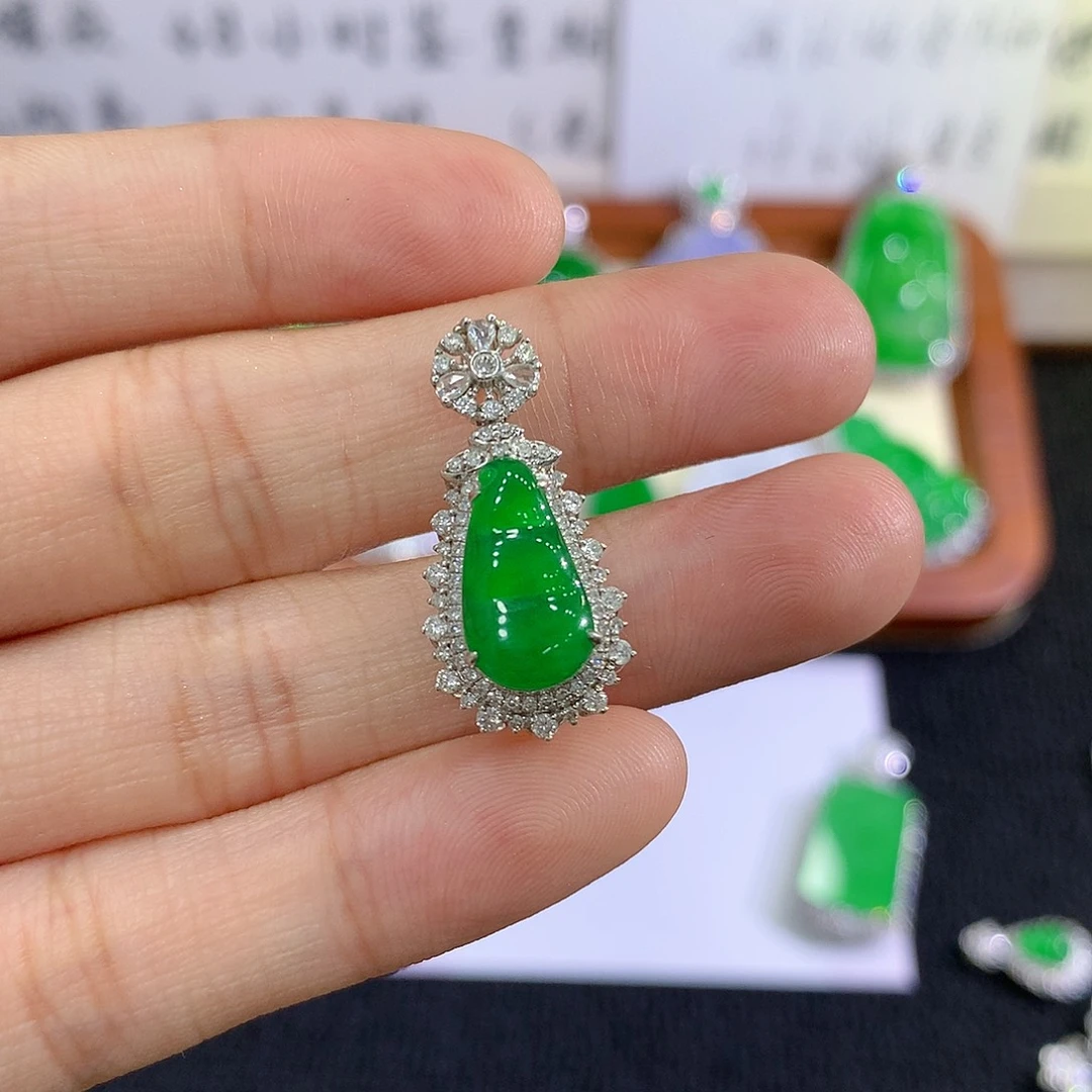 【闪购商品】吊坠(不含链)18K金镶嵌翡翠福豆