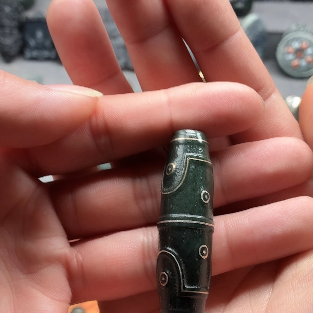 立***凯和田玉未镶嵌颈饰