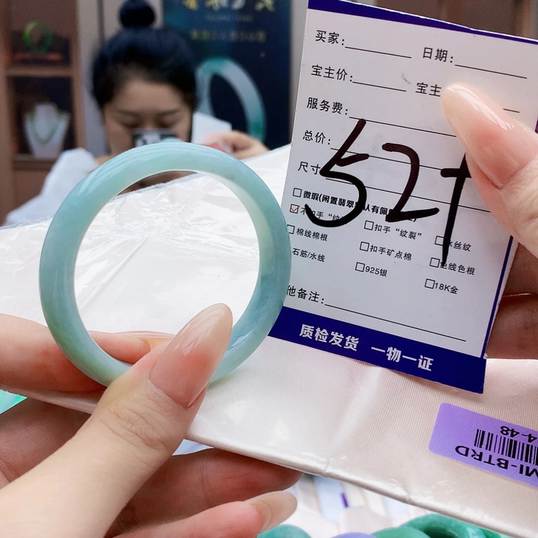 翡翠手镯未镶嵌000……