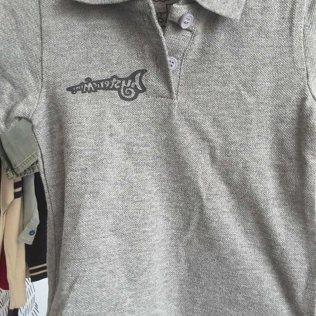 90-100可以灰色Polo一件