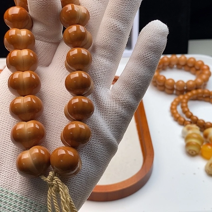 士***.猴头核桃吊坠猴头