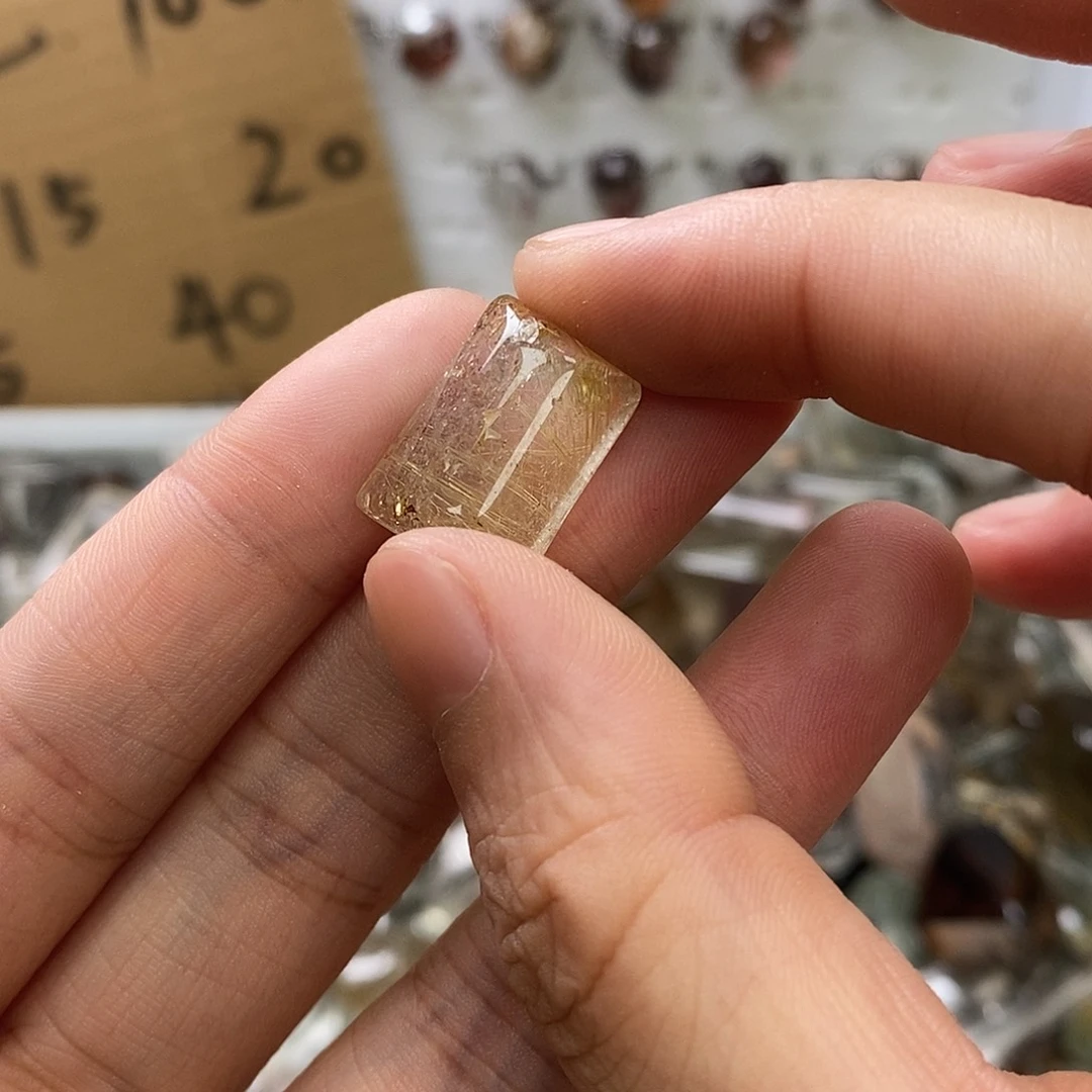 未镶嵌颈饰水晶三**乌水晶