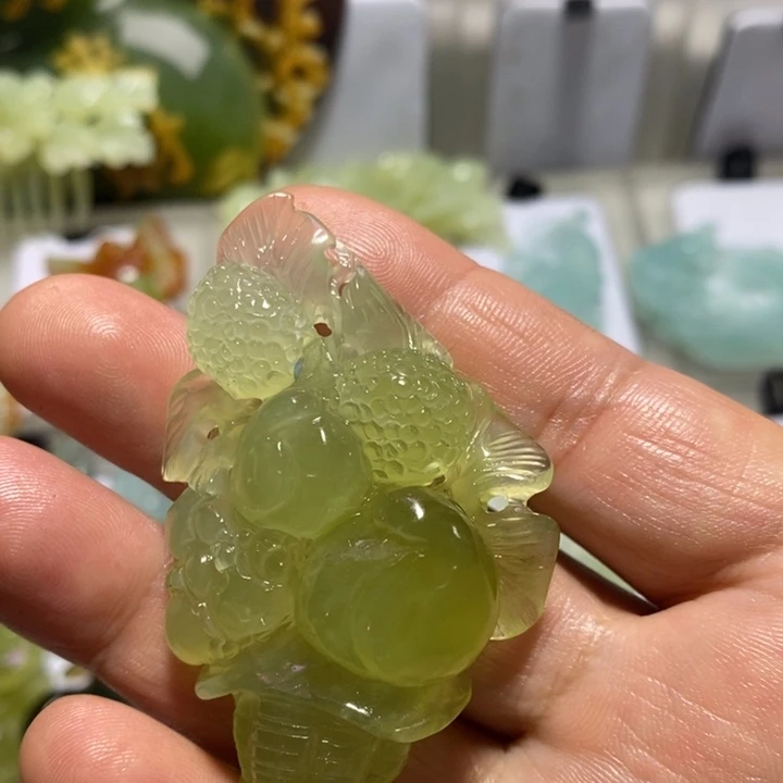 瑞***琦蛇纹石玉未镶嵌颈饰