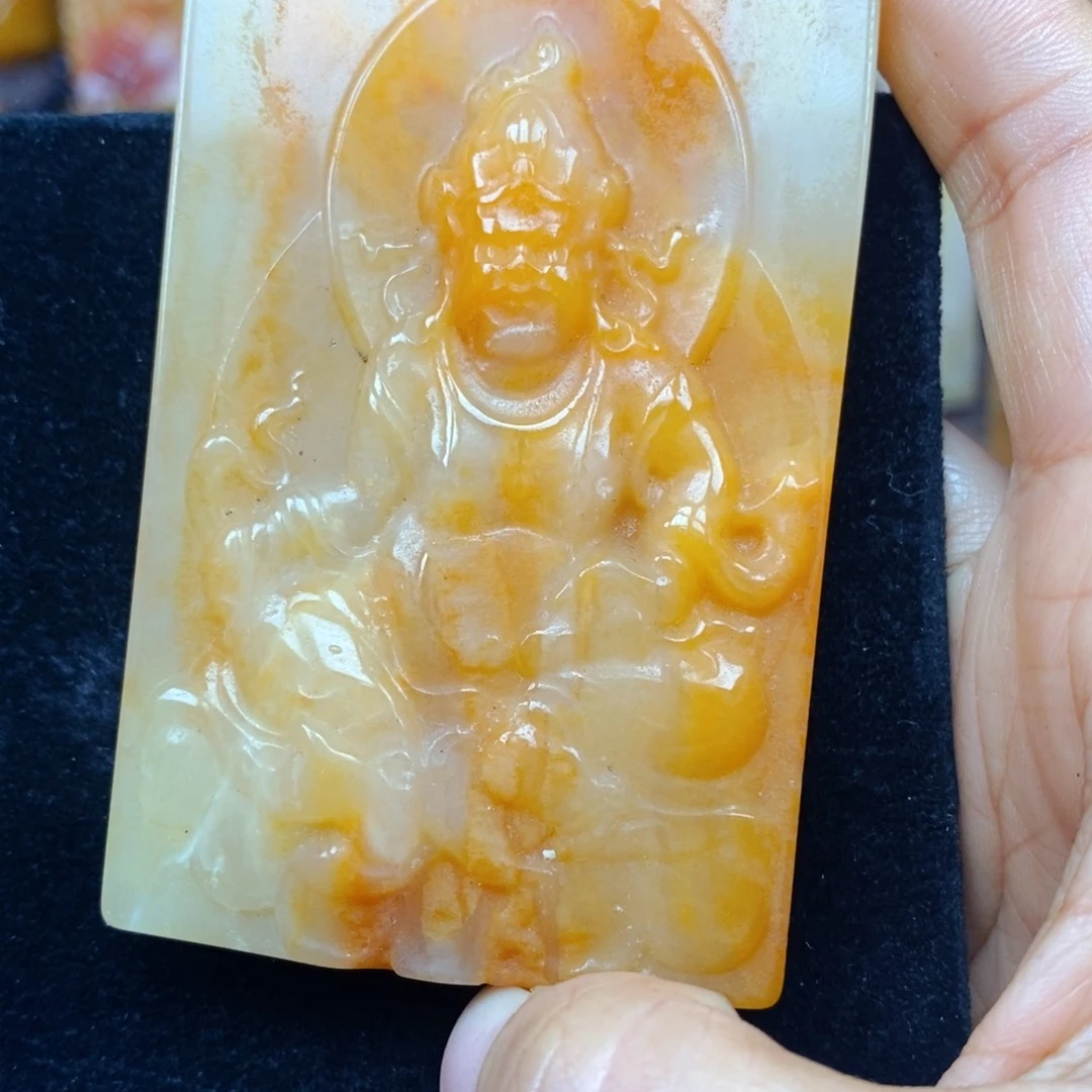 未镶嵌石英质玉（黄龙玉）颈饰