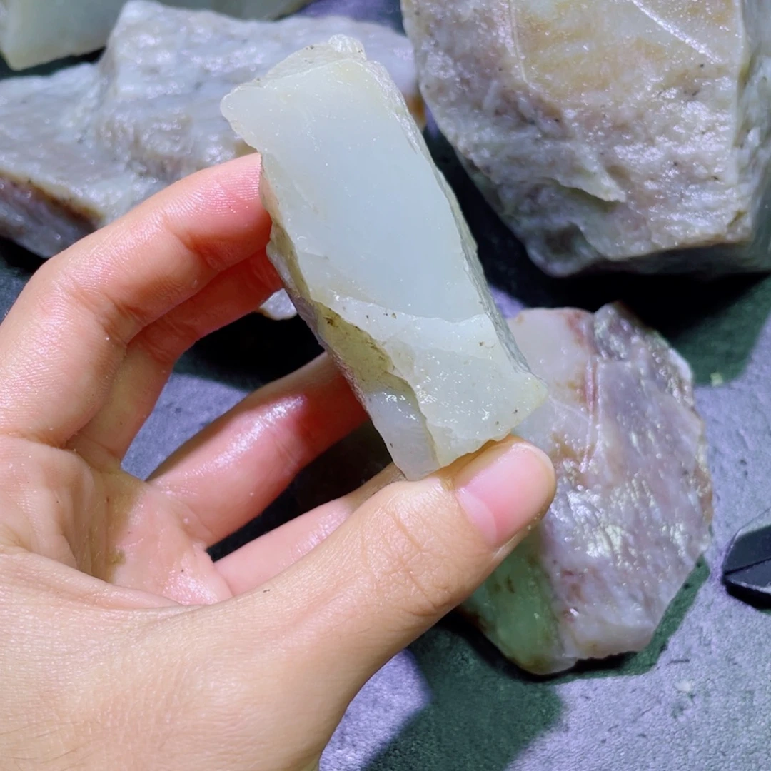 和田玉未镶嵌珠宝半成品