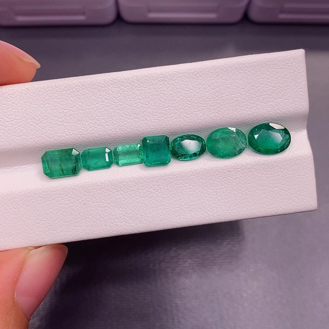 裸石祖母绿850一克拉，仅供展示，挑好上定向