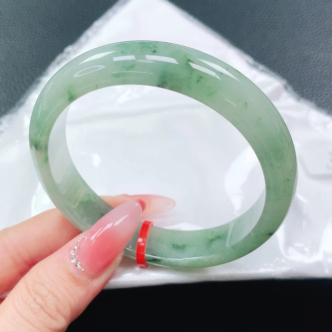 翡翠手镯未镶嵌57圈