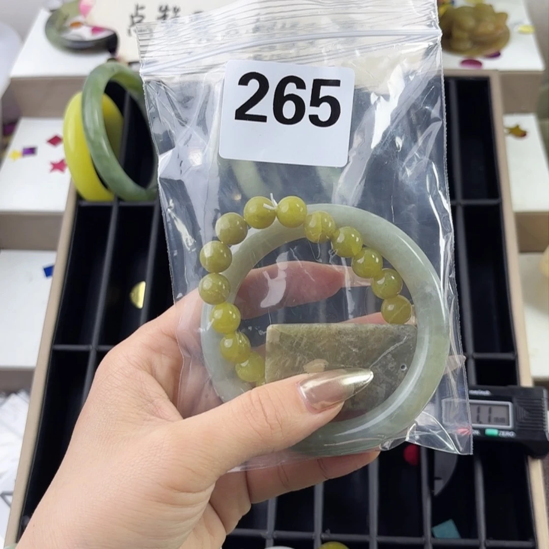 蛇纹石玉手镯未镶嵌无**?