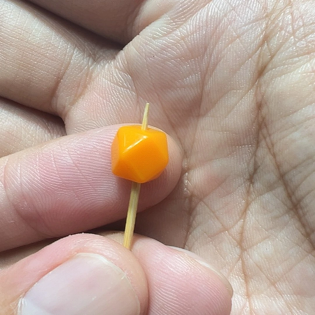 琉璃/树脂/塑料类橙色八棱珠卡7+