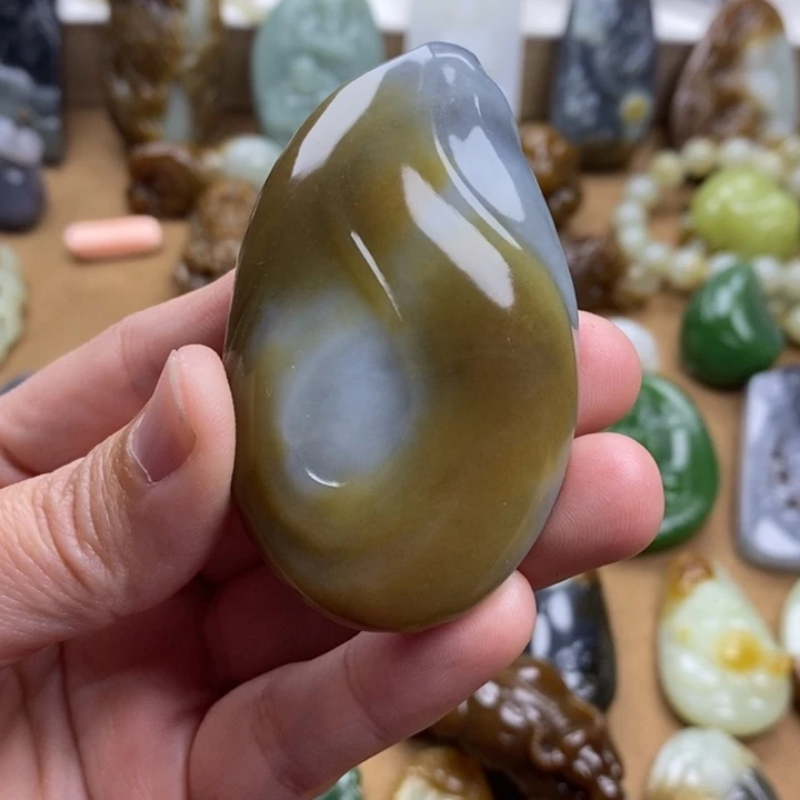 和田玉颈饰未镶嵌杰**爷