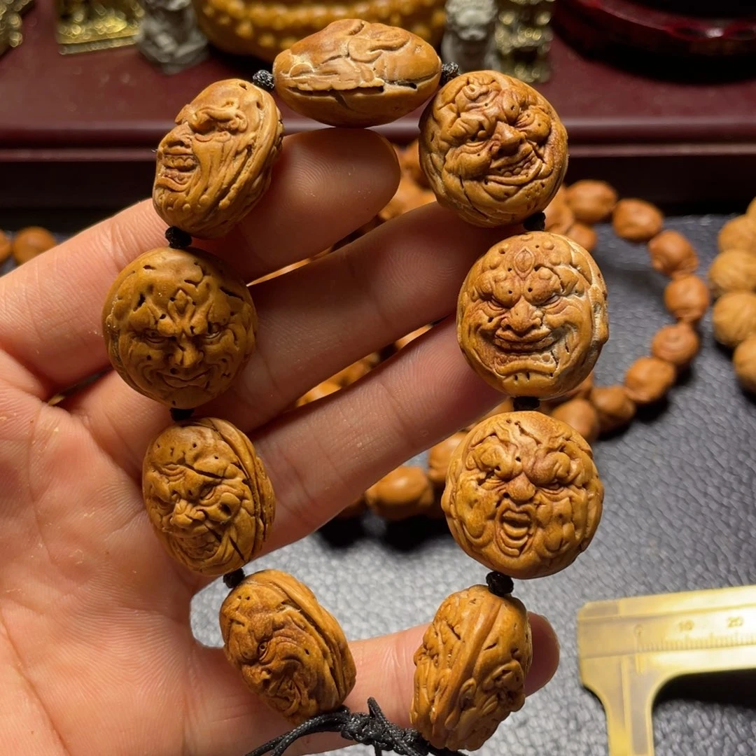 大桃核雕刻瑕疵恶僧
