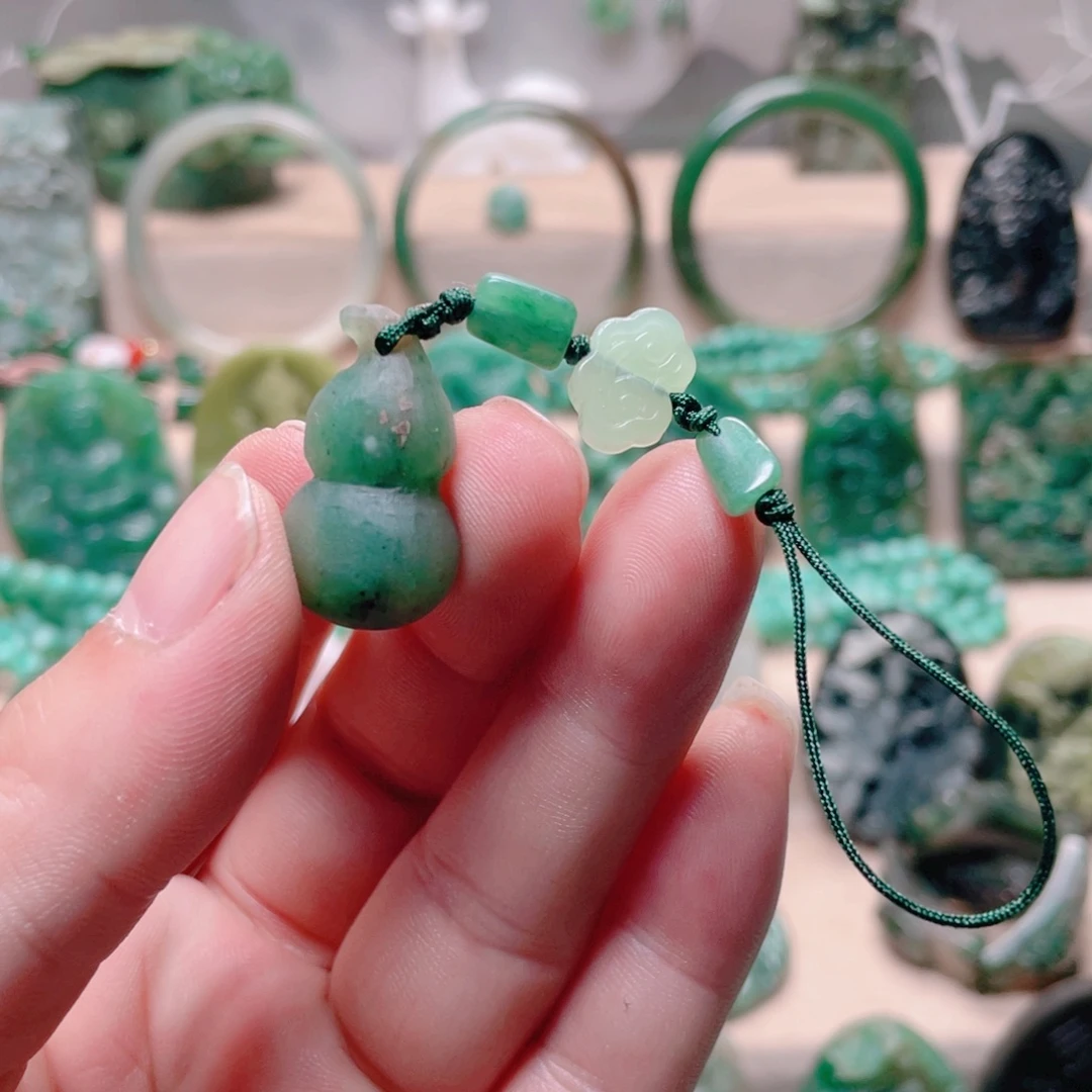 独山玉未镶嵌颈饰