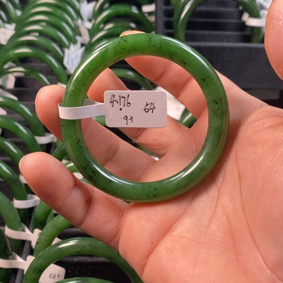 包***铺和田玉（碧玉）未镶嵌手镯少许内纹