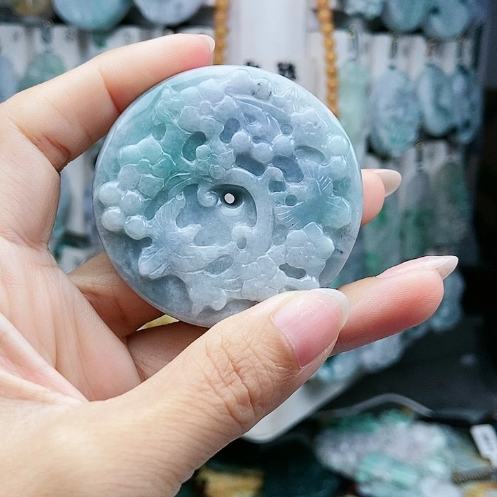 颈饰足铂镶嵌翡翠翡翠