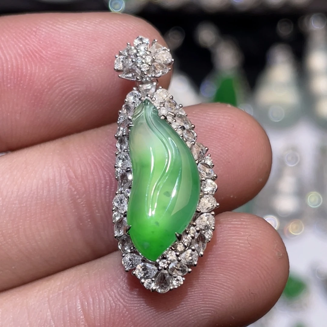 翡翠18K金镶嵌颈饰