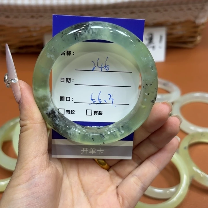 未镶嵌岫玉手镯天然