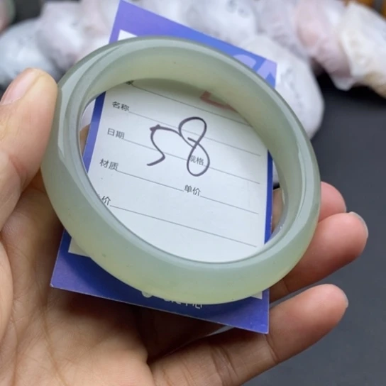 石英质玉未镶嵌手镯