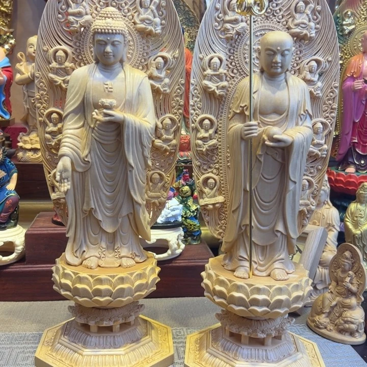 桧木品**生两尊木结构工艺精湛