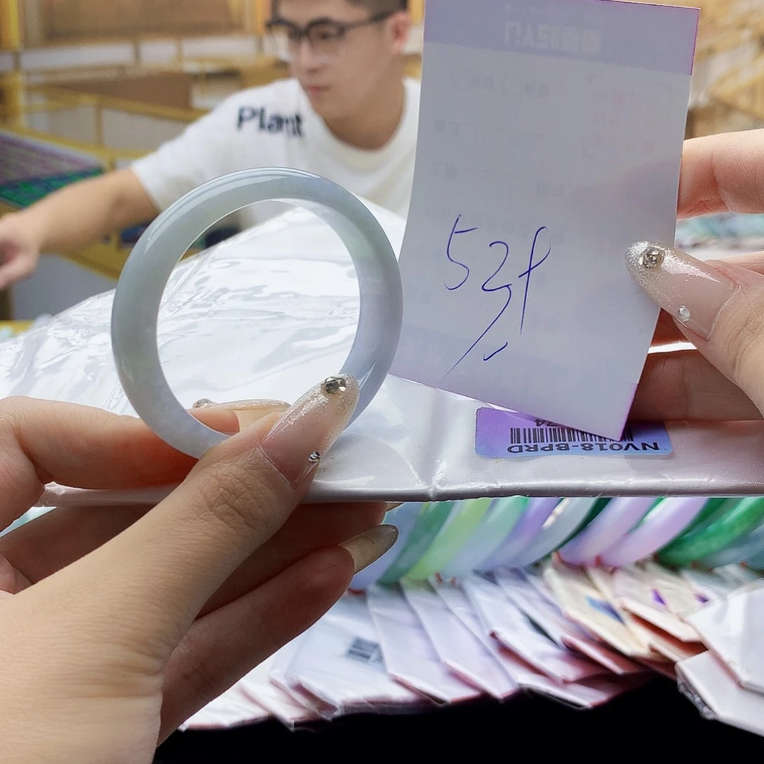翡翠手镯未镶嵌000……