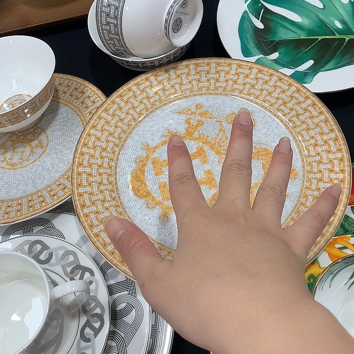 瓷片咖啡☕️？咖啡☕️！