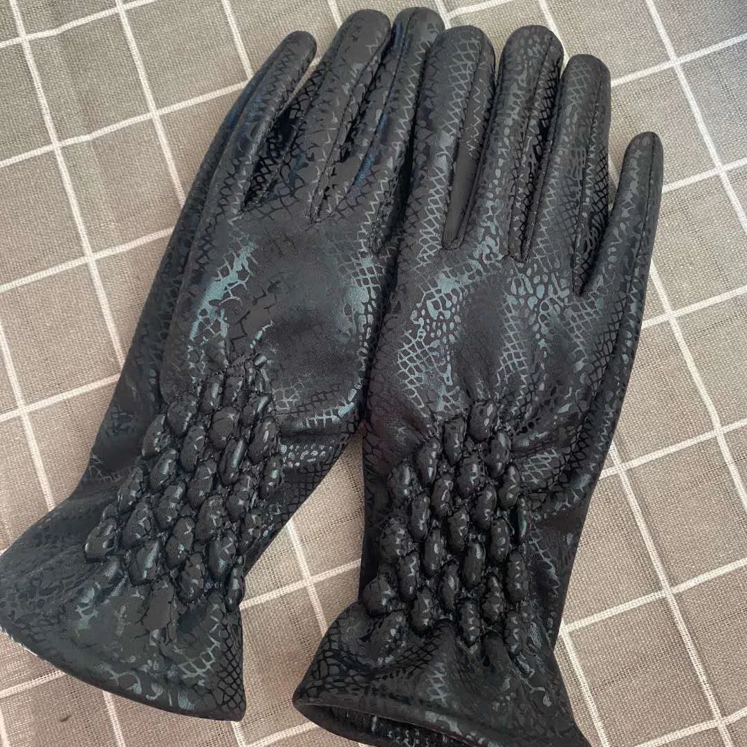 手套女冬季加绒加厚麂皮蛇皮纹韩版可爱触屏骑行防风保暖弹力手套