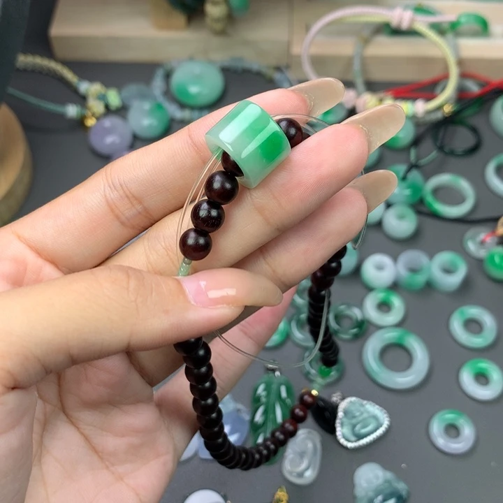 丫***头路路通吊坠项链单直筒