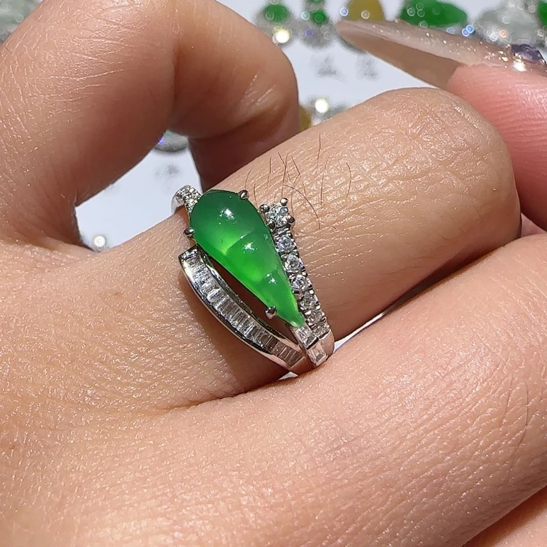 【闪购商品】18K金镶嵌戒指翡翠天然