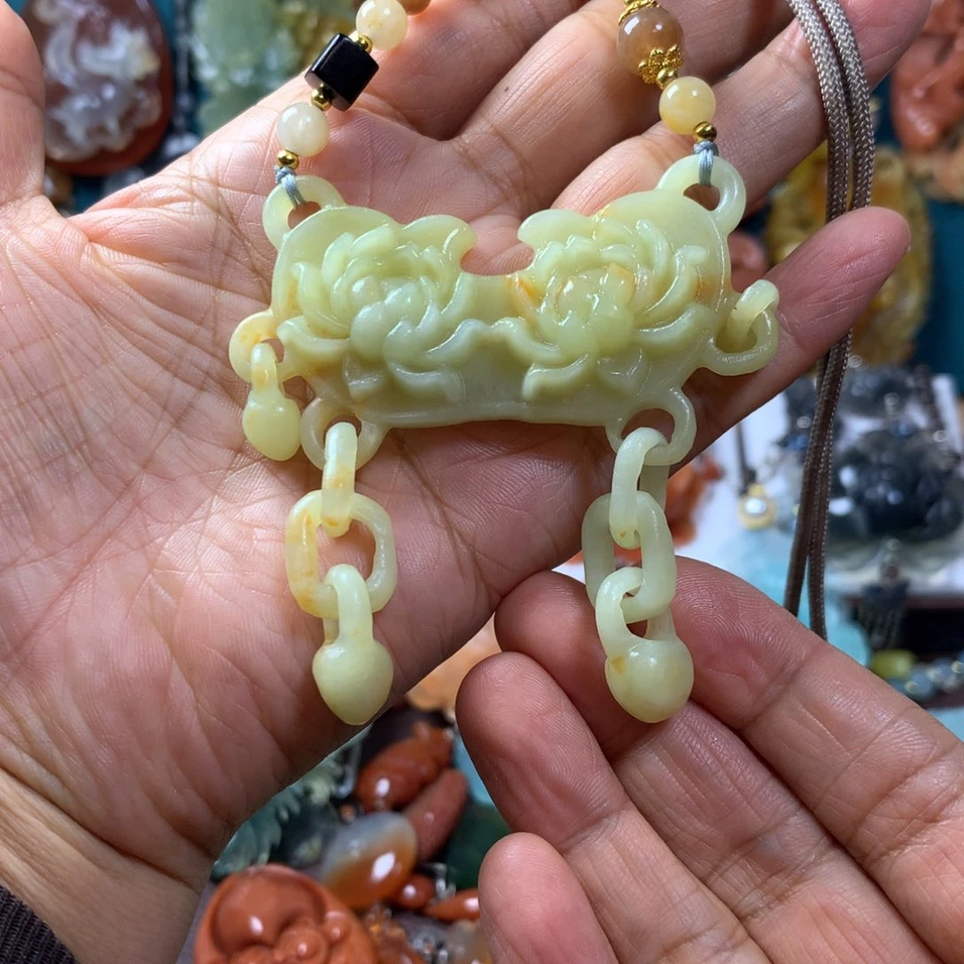 蛇纹石玉未镶嵌挂坠