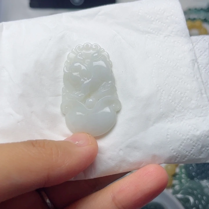 颈饰未镶嵌翡翠挂件