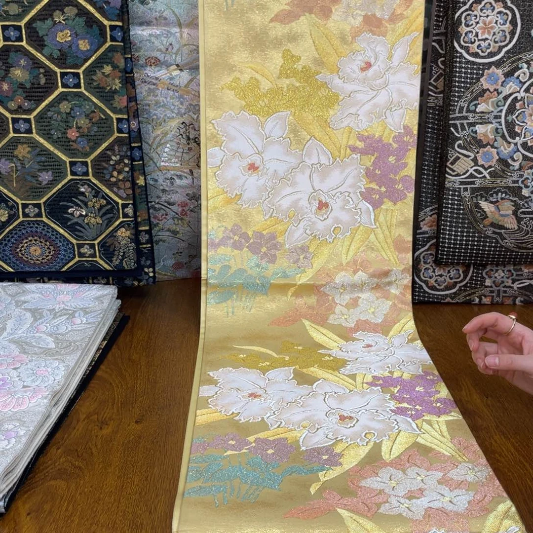 织绣彩金织牡丹纹