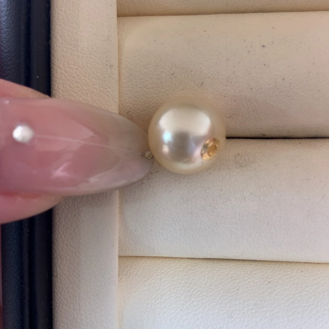 颈饰18K金镶嵌海水珍珠