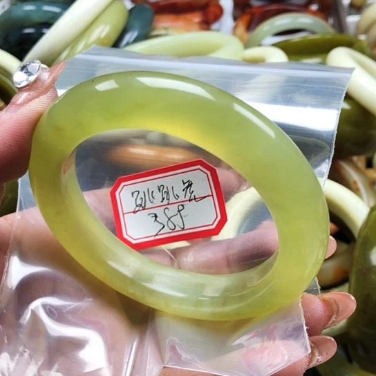 蛇纹石玉手镯未镶嵌跳*虎