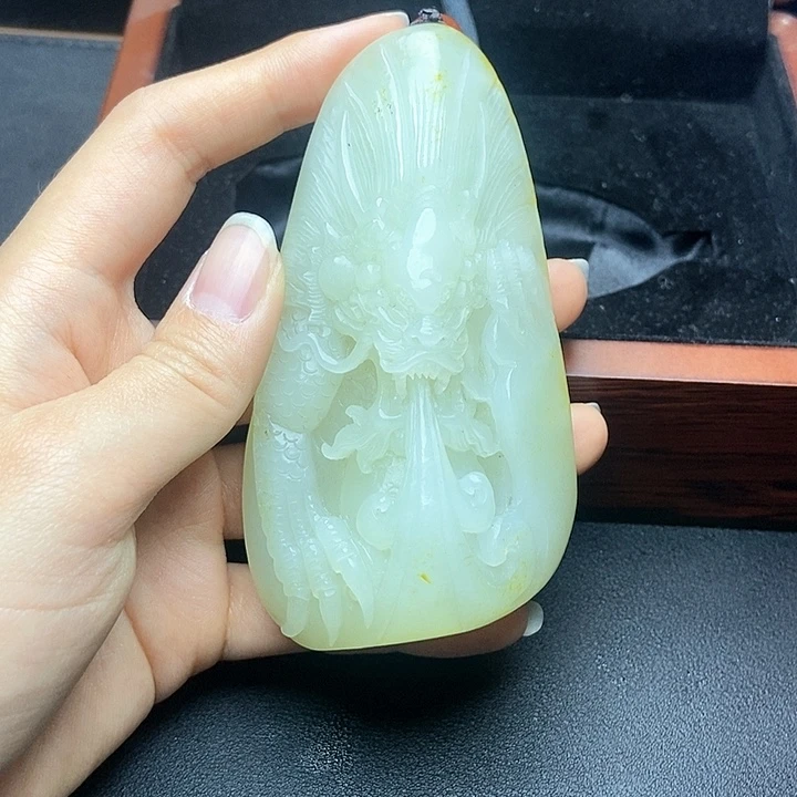 和田玉挂件未镶嵌我***的N