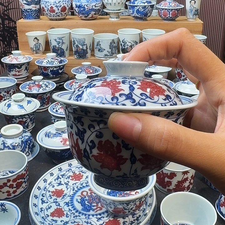 y***生缠枝莲釉里红盖碗